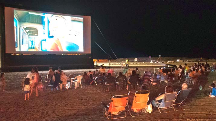 Cine de verano en la Playa de la Isla