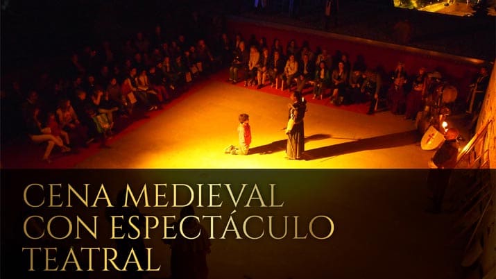 Cena medieval con espectáculo teatral