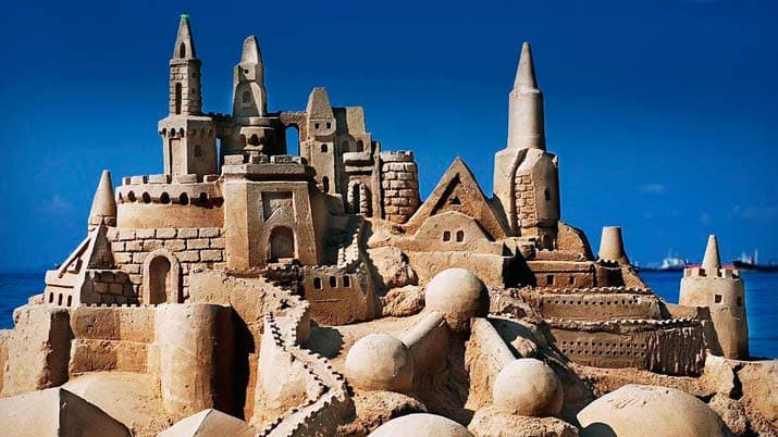 Exhibición y talleres de castillos de arena