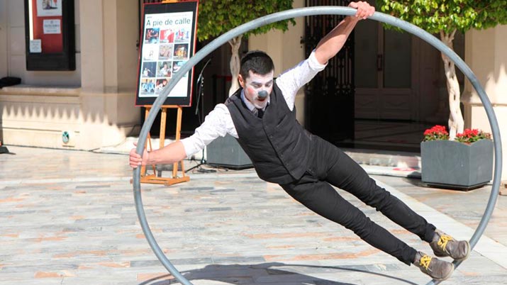 El nuevo ciclo A pie de calle en Murcia saca 11 actividades de teatro y circo a plazas y jardines