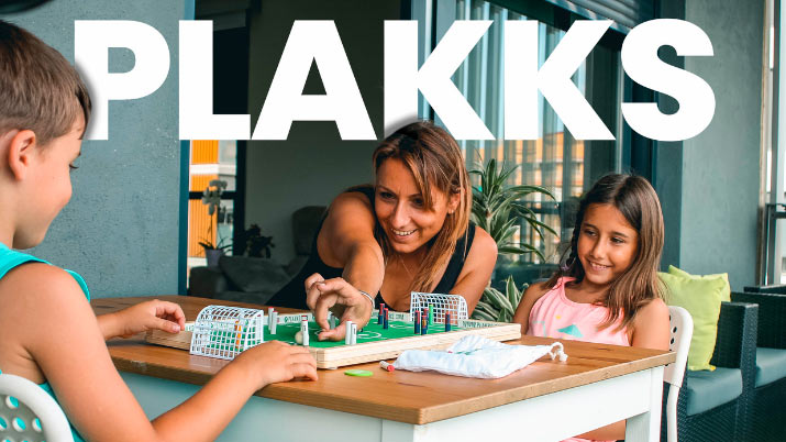 PLAKKS, los juegos de mesa esenciales para una familia